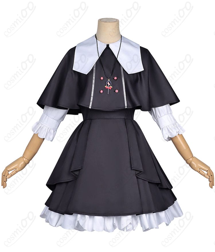 コスプレ衣装の正面全体(ケープとワンピースのシルエット)