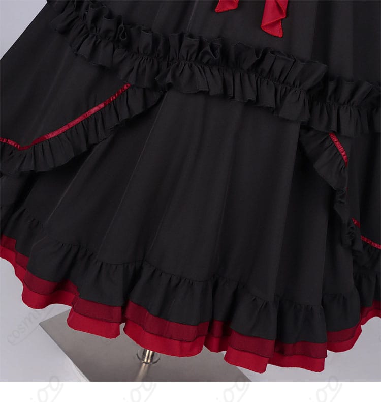 スカート裾まわりの装飾ディテール(フリルとライン)