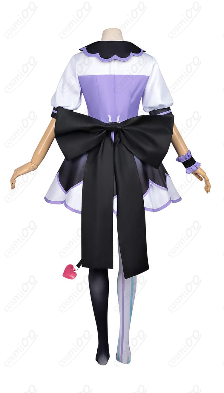 背面の大きな蝶結びとファスナー位置が分かるバックショット