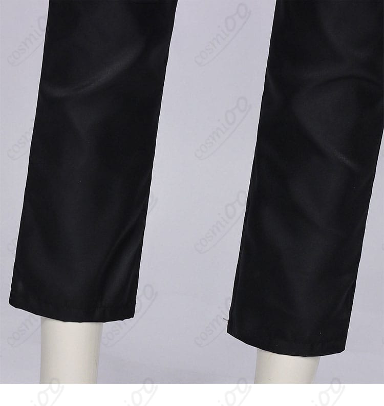 ズボン裾のディテール（裾幅と落ち感の確認）