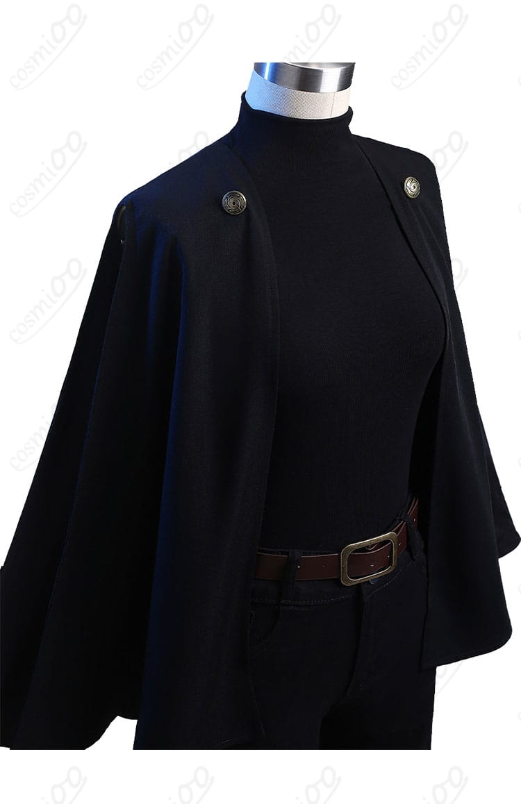 肩と袖口の装飾ディテール（ステッチとエッジの仕上げ）