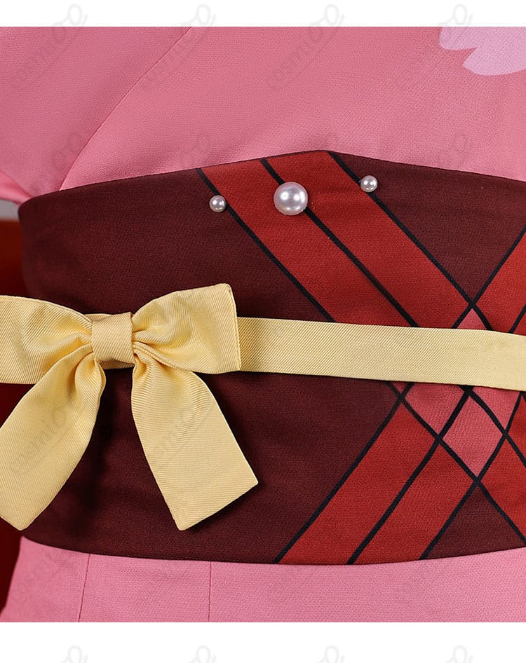 ウエストまわりの装飾ディテール。コルセットベルトと帯の留め仕様