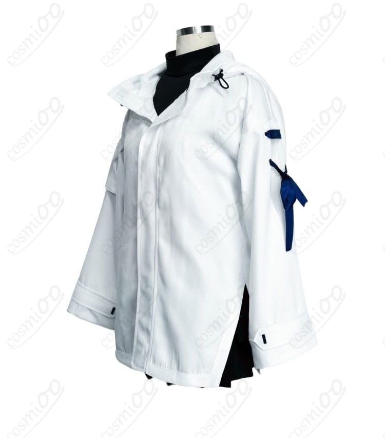 立木マイア 学園制服コスプレ｜コートとスカートの側面シルエット