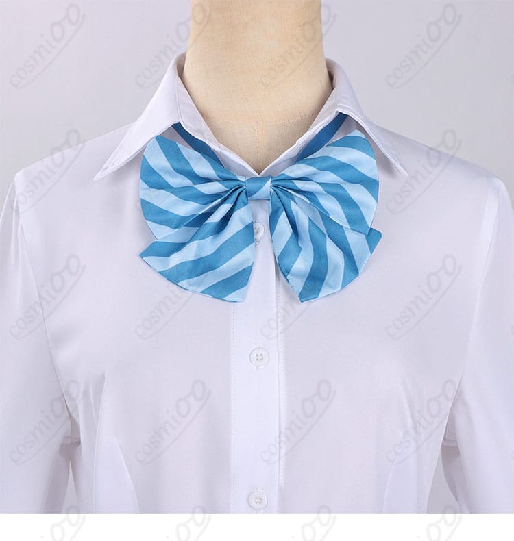胸元のリボンタイ装飾の近接ディテール