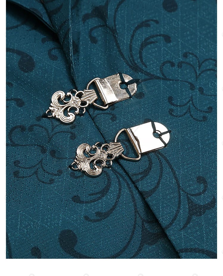 前合わせ留め具ディテール：衣襟の比翼風留めと装飾パーツ