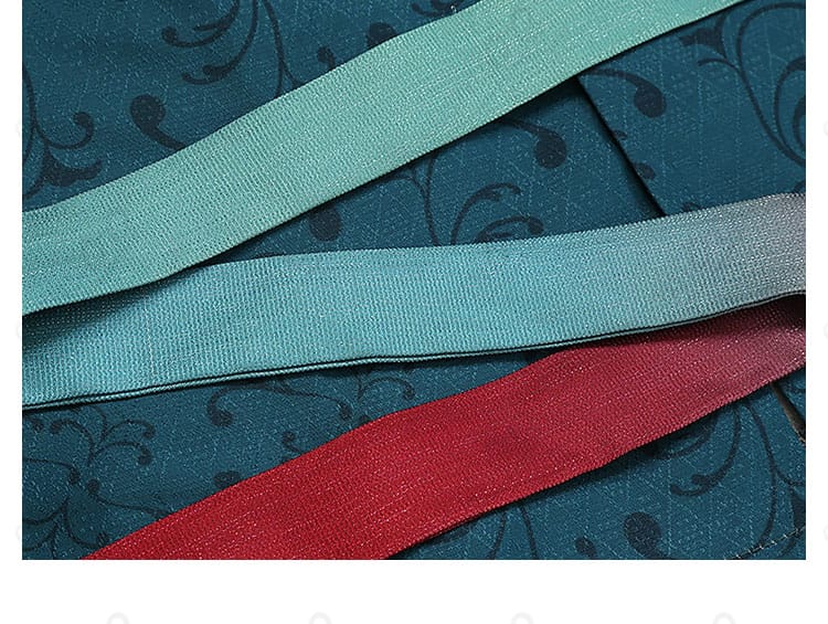 付属アクセ：ベルトと腰チェーンの質感・固定ループ詳細