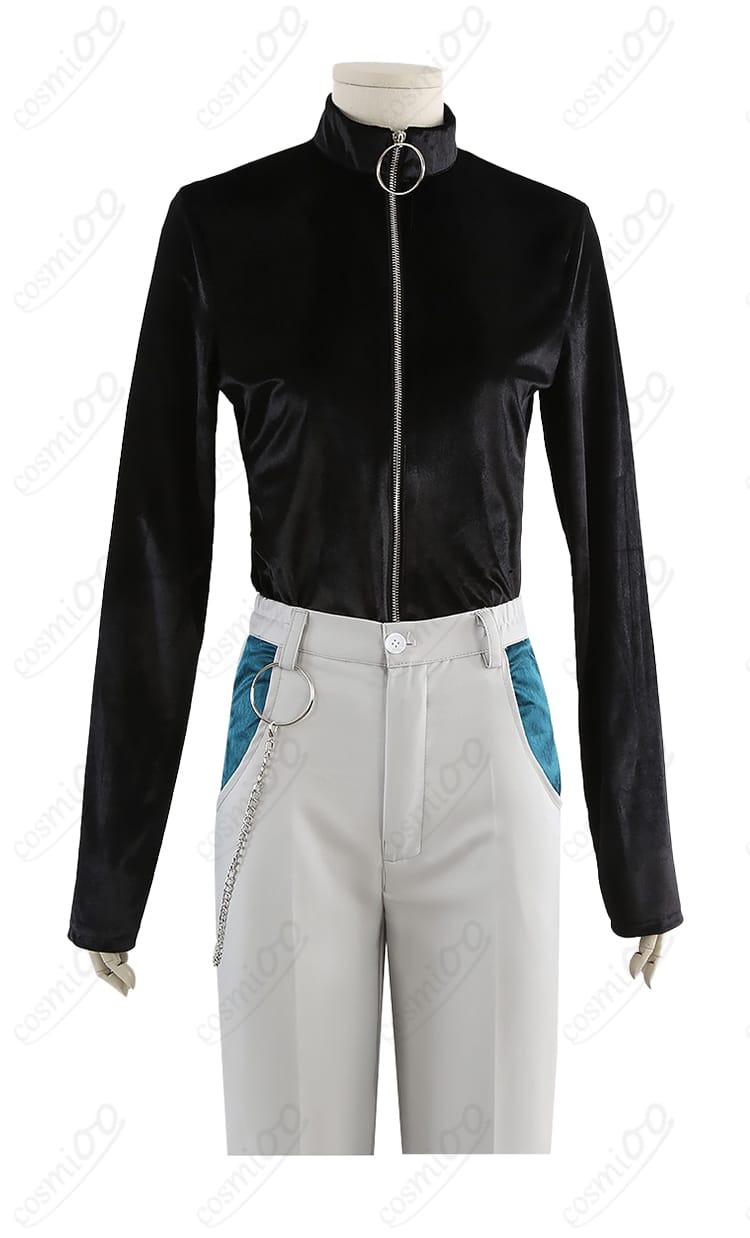 インナー黒長袖の素材感と襟元・袖口のディテール