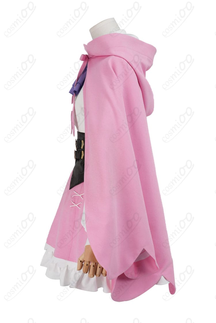 左側装飾のディテール。ヘアピンやスカーフ端の仕立て、縁取りのステッチが分かるクローズアップ