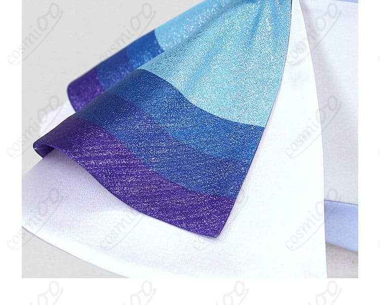 スカート裾のストライプ装飾とフレア感のディテール