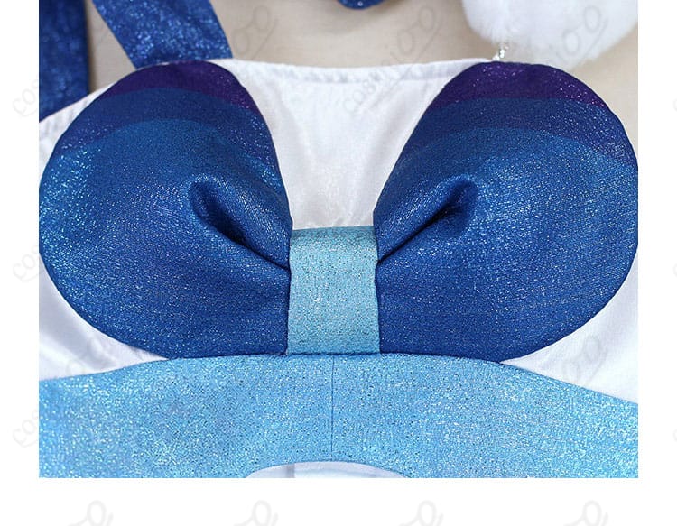 上衣フロントの装飾ボタンと襟元の意匠アップ