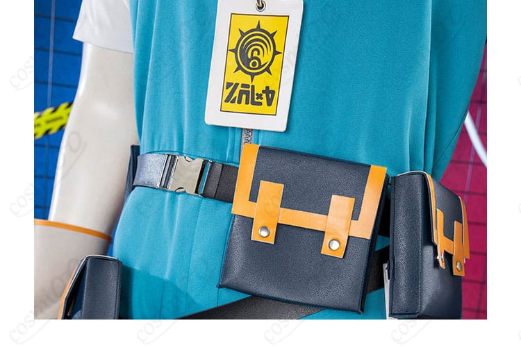 ウエストポーチ周りの装飾と収納部ディテール