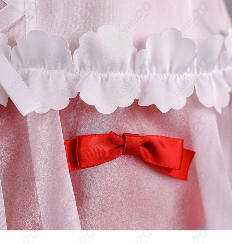 スカート装飾パーツとフレアラインの強調カット