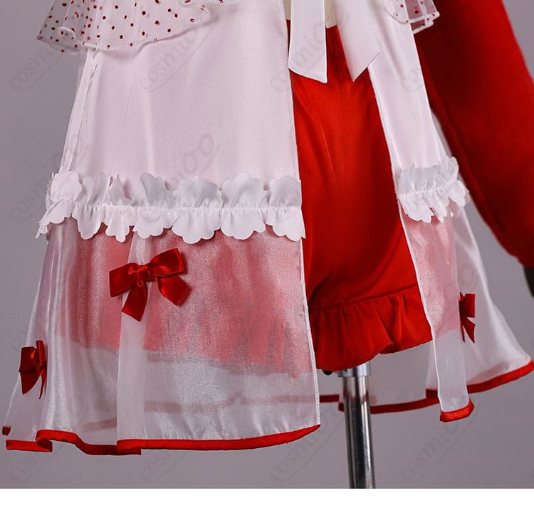 カーディガン裾のライン配色とドレープ感