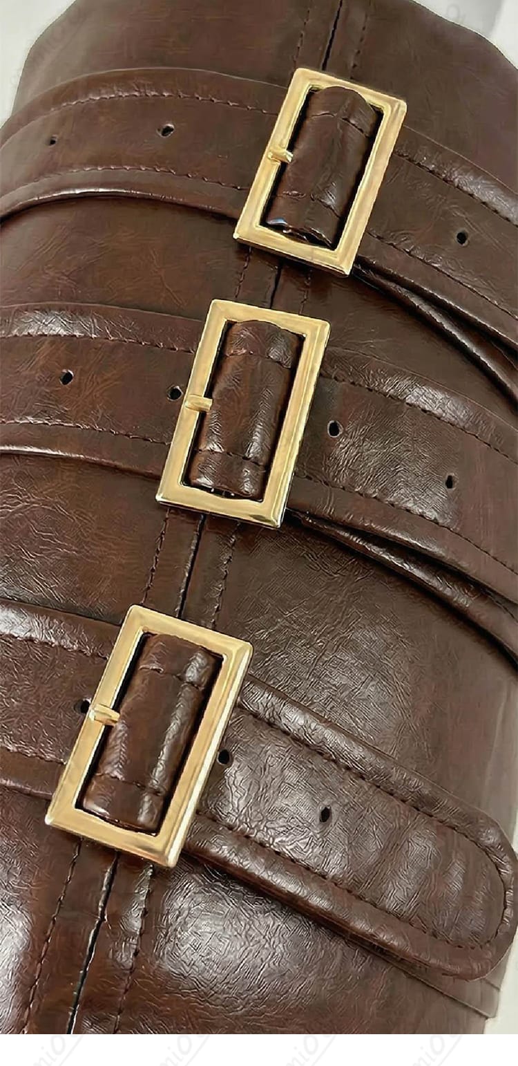 レースアップ系の紐装飾ディテール（ルー 白い猫）