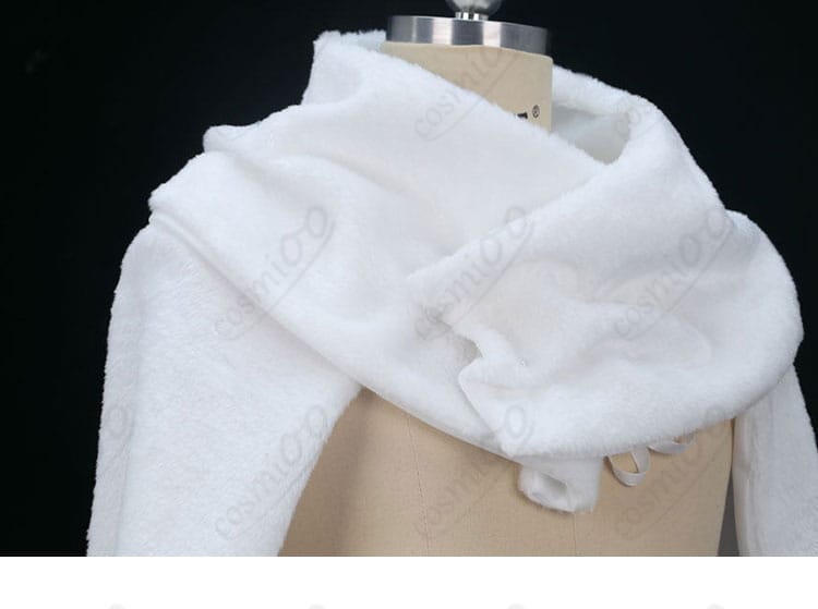 襟元スヌードと装飾パーツの近接ディテール