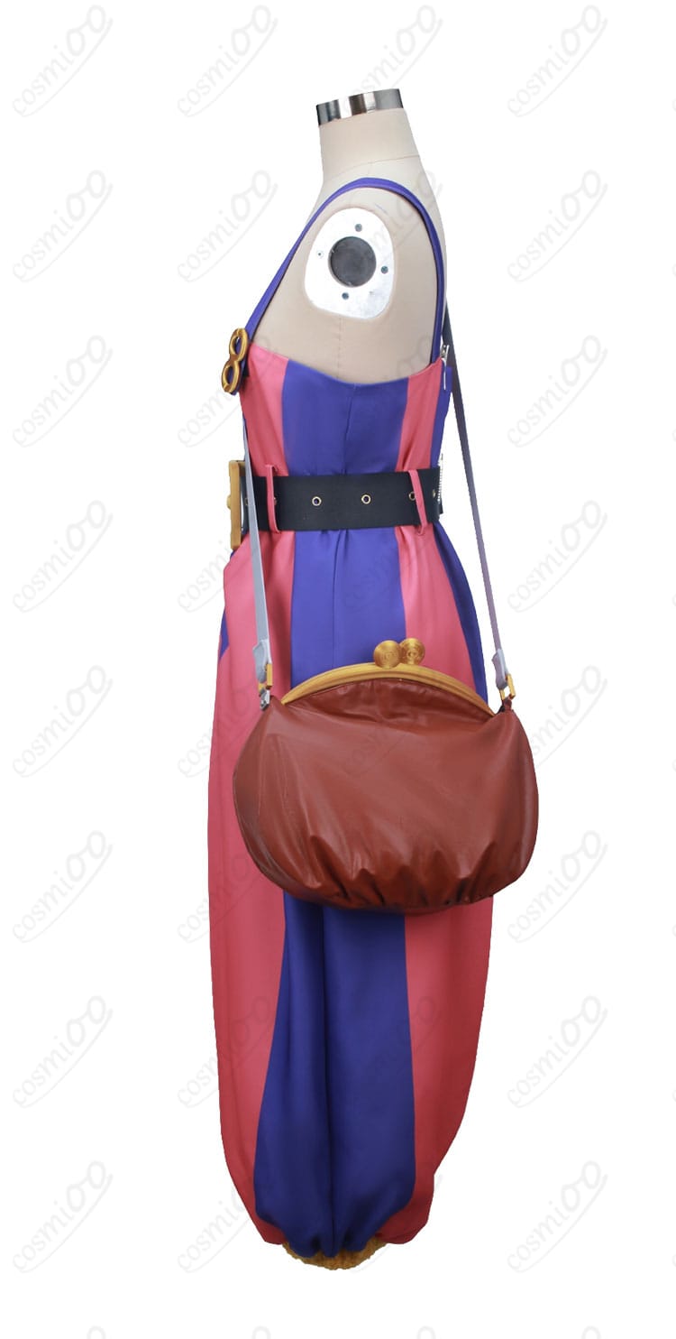 袖口と装飾のディテール（手首飾りの質感と留め具）