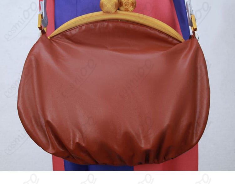 メッセンジャーバッグの装飾とサイズ感（斜め掛けのバランス）