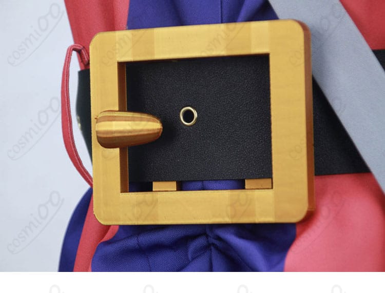 腰飾りディテール（ベルト位置とアクセサリーの見え方）