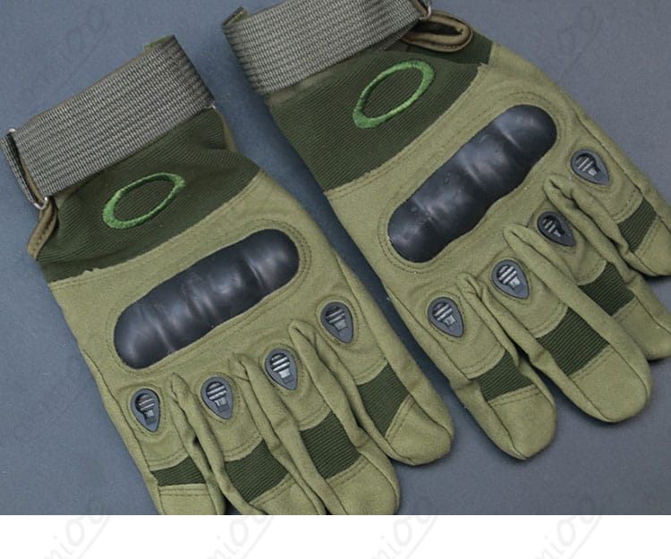 手袋の甲部ディテールとフィット感(縫い合わせと伸縮性)