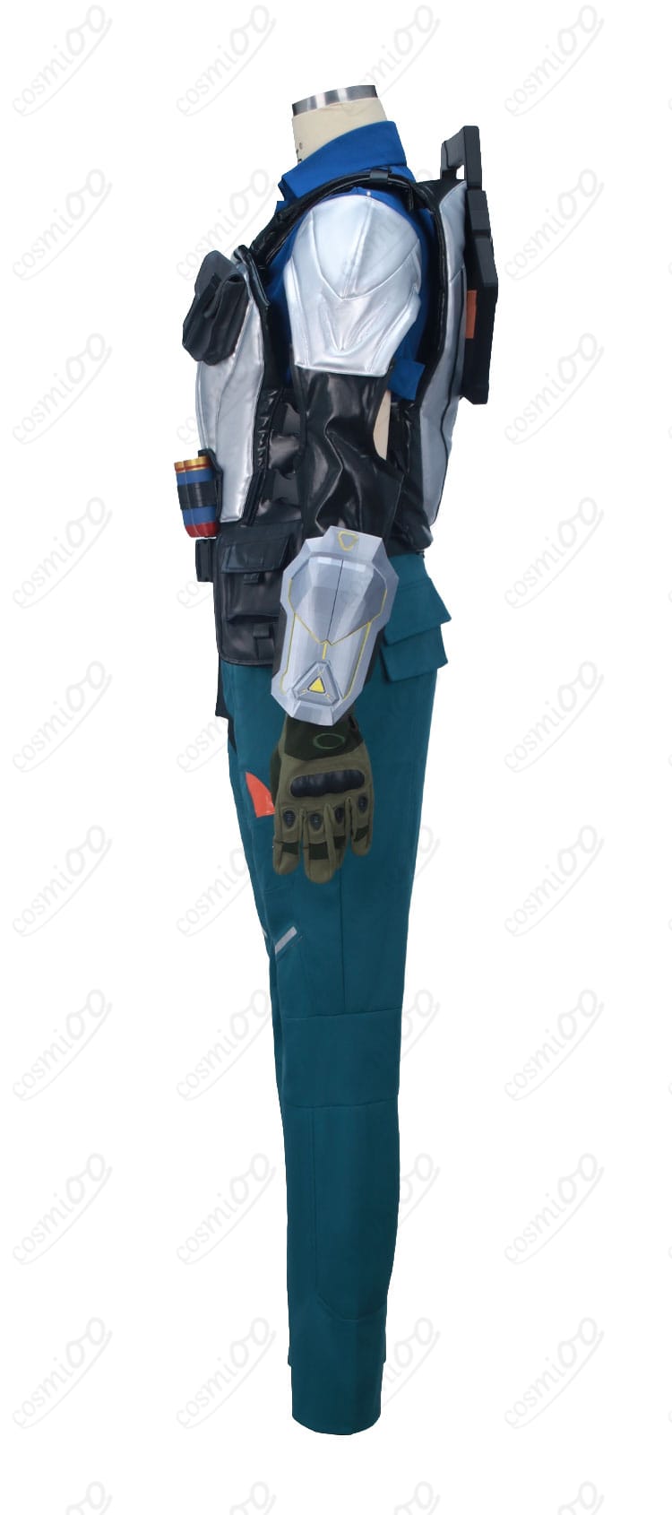 袖口とアーム周りの装飾ディテール(縫製と素材感のアップ)