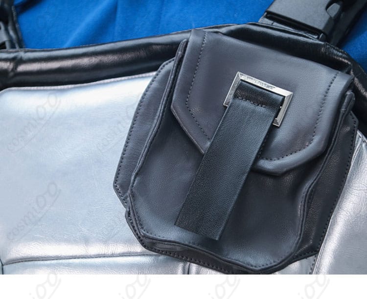 胸飾りパーツの造形と固定方法(面ファスナー位置)