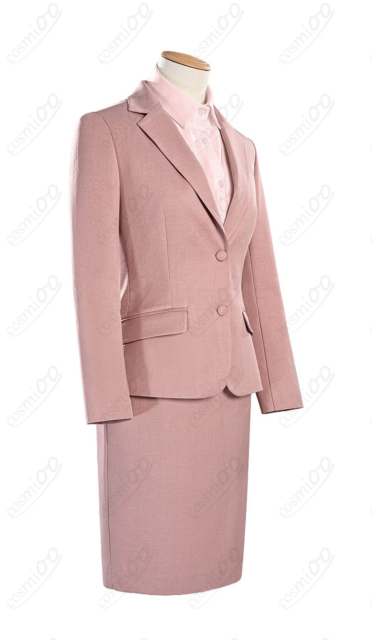 桃瀬成海 ピンクスーツ衣装の側面シルエット