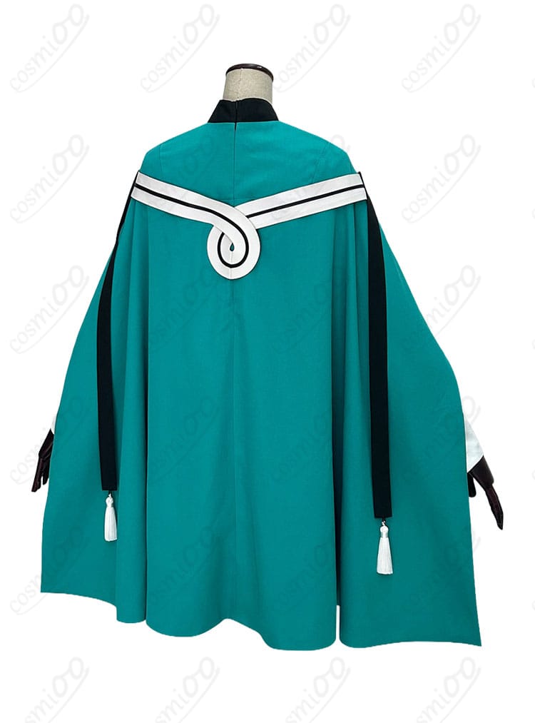 ココ衣装の側面。ベルト位置と帽子の角度、裾の広がり