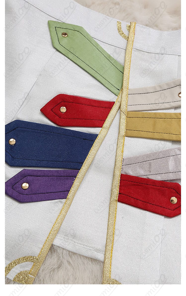 スカート斜め合わせ部分の装飾ディテールとステッチ