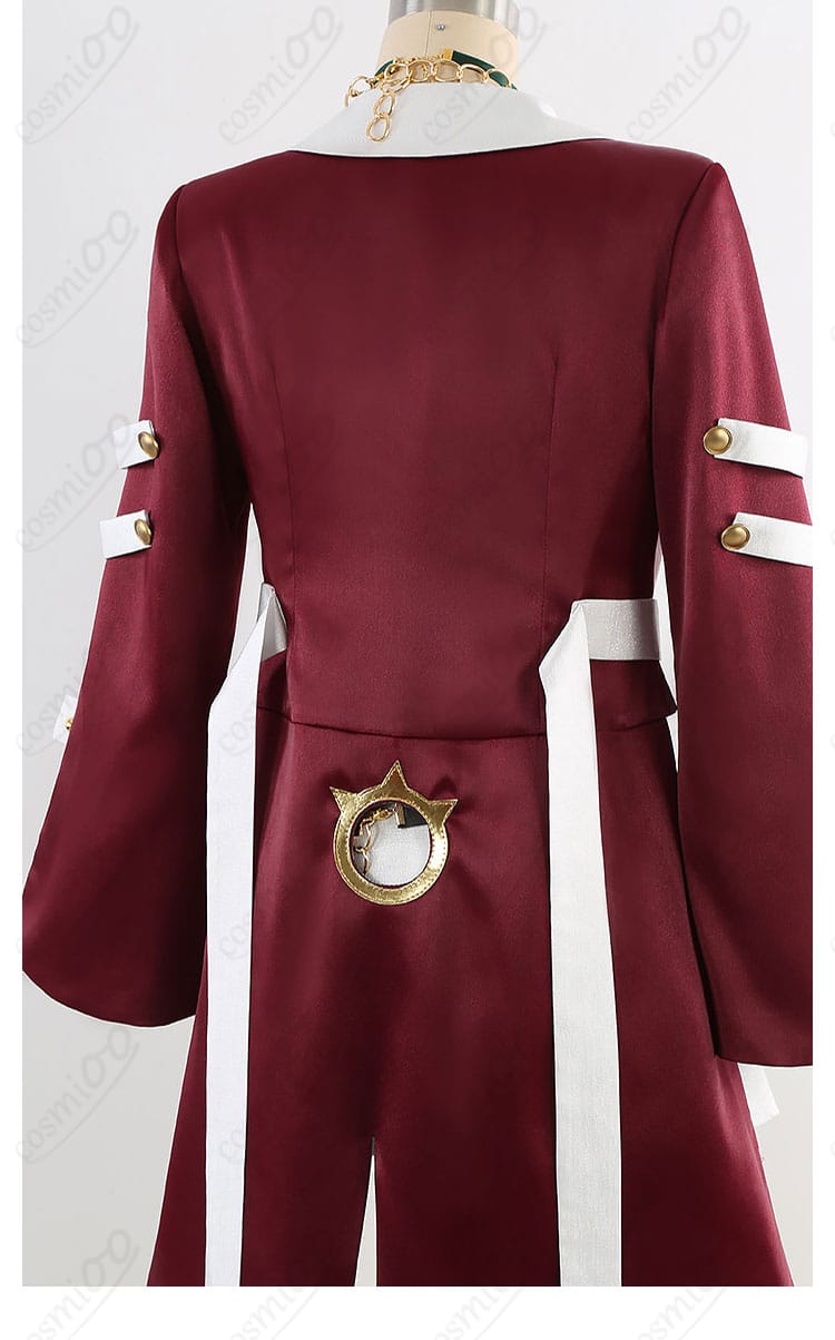 背面装飾ディテール：ベルト固定部と背面タブの意匠