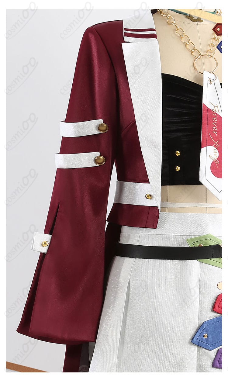 袖の装飾ディテール：カフスの配色ラインとボタンの質感