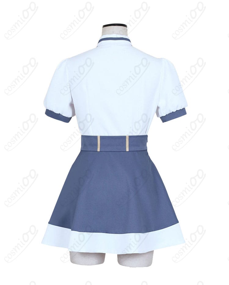 学園制服コスプレ衣装の背面シルエット（スカートの広がり）