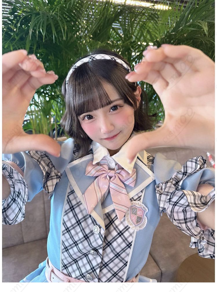 α+「青春のエフェクト」ステージ衣装の衣襟まわり装飾ディテール
