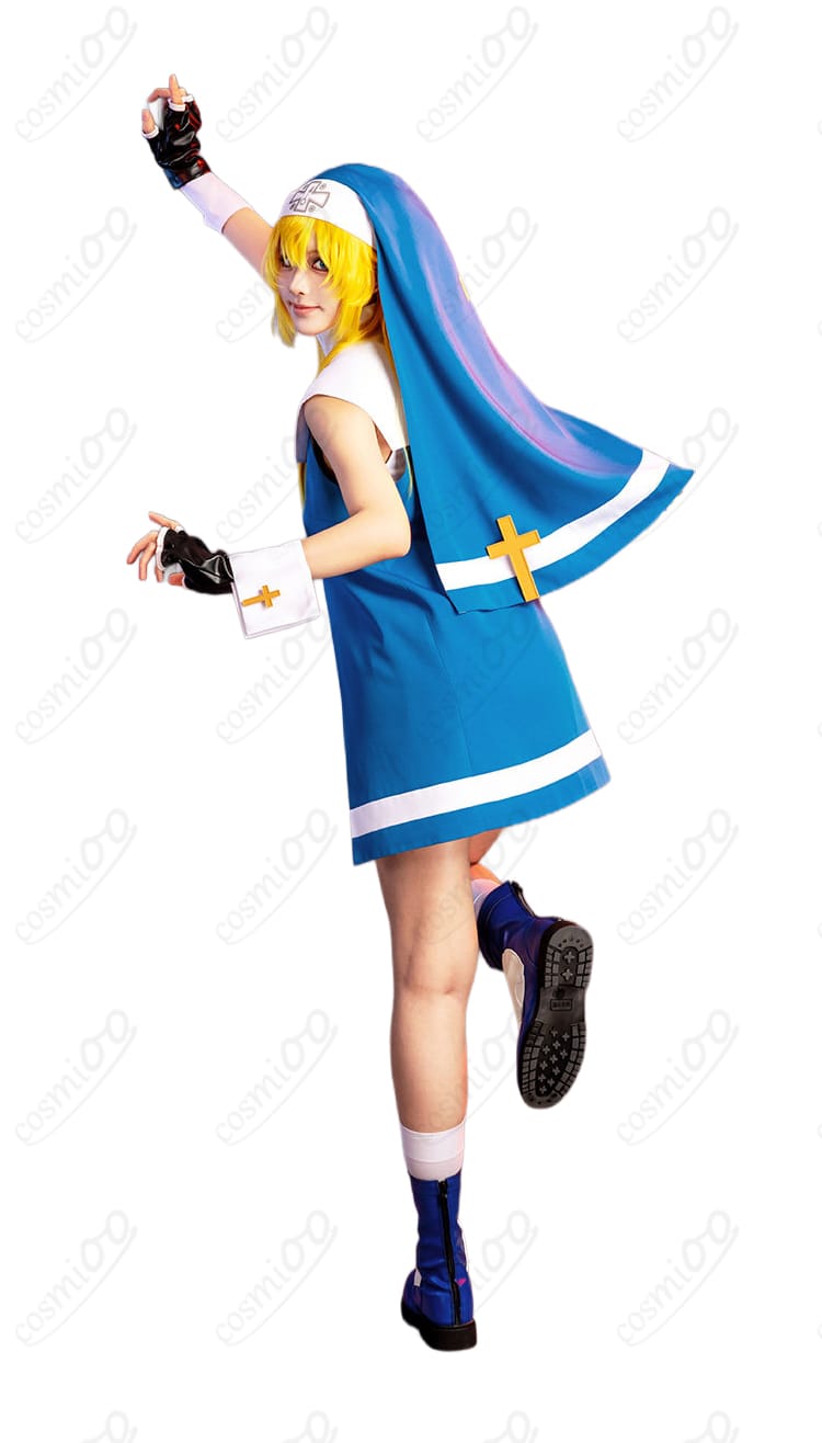 ブリジット 修道服コスの背面。ケープの落ち感とベールの長さが見える