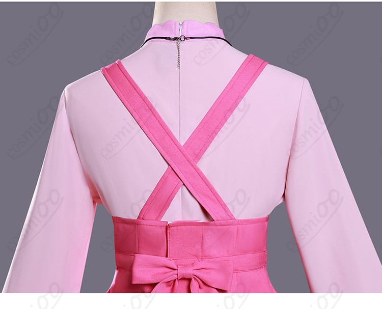 背肩ヨーク部分の装飾とライン取り（明智アンナ 私服）