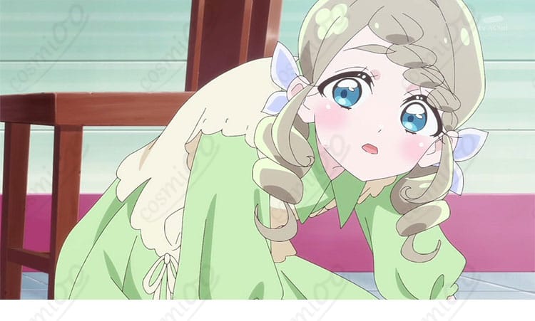 来栖エリザ 私服コスプレ衣装の肩から袖にかけての装飾