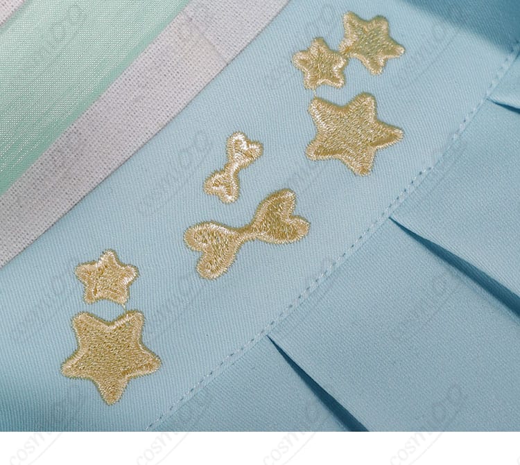 南ことり 衣装の刺繍装飾の質感が分かるクローズアップ