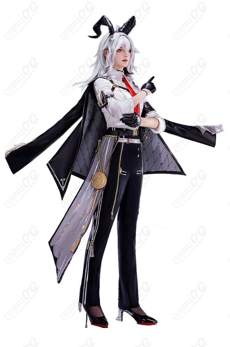 ザンニー風制服コスプレ衣装の右側に付いたバッグとベルト装飾のディテール