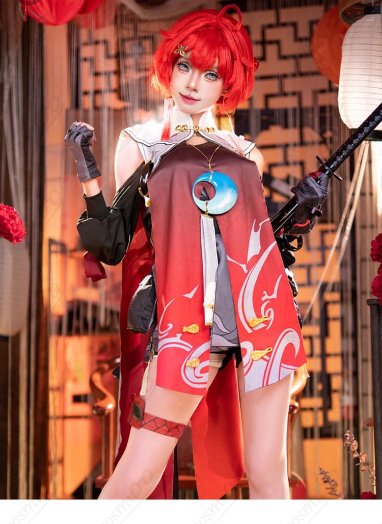 丹瑾の侠客風コスプレ衣装を横から着用したシルエット