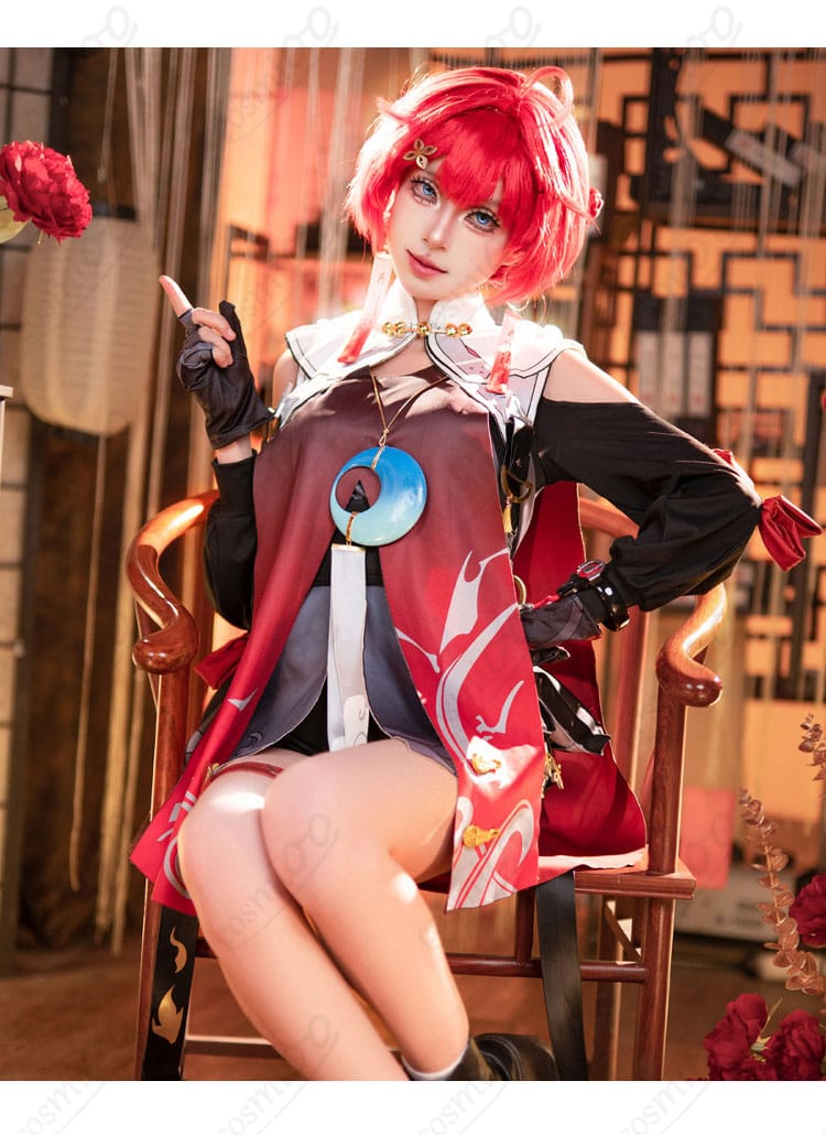 丹瑾のコスプレ衣装を正面から着用した全身の仕上がり