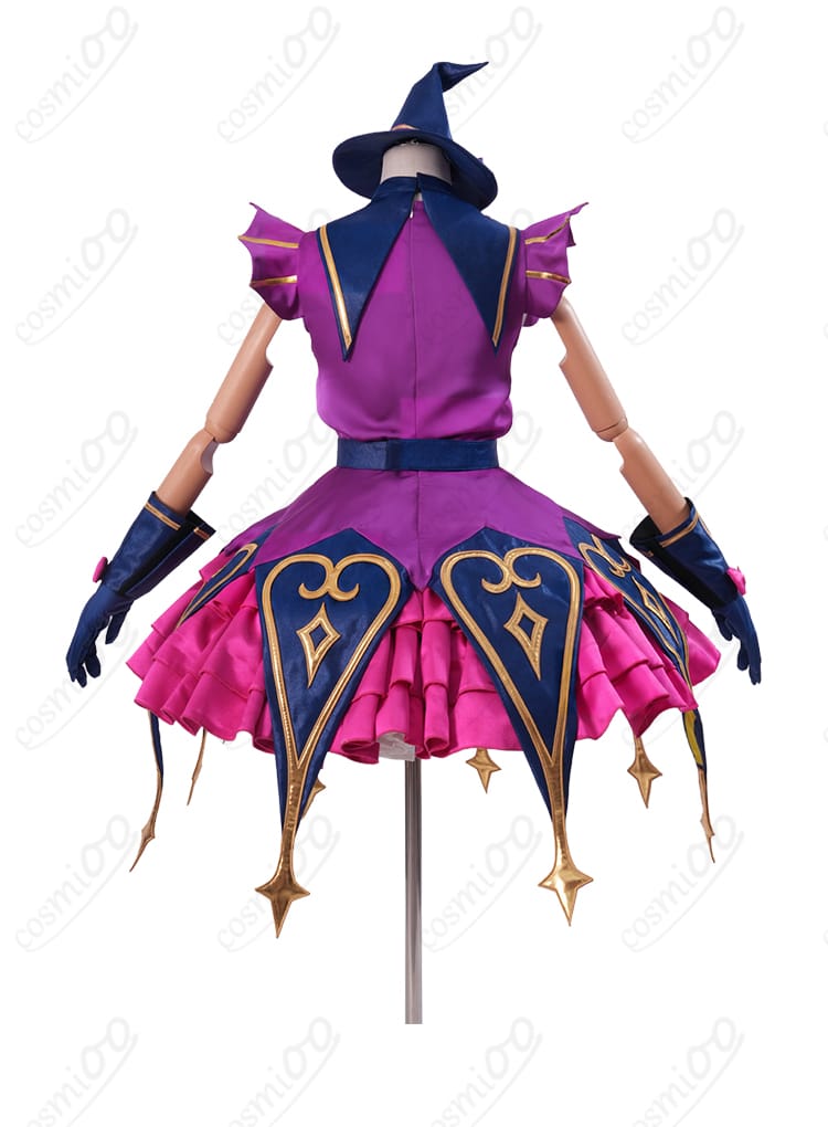 黒須あろま コスプレ衣装の背面デザインとしっぽの組み合わせ
