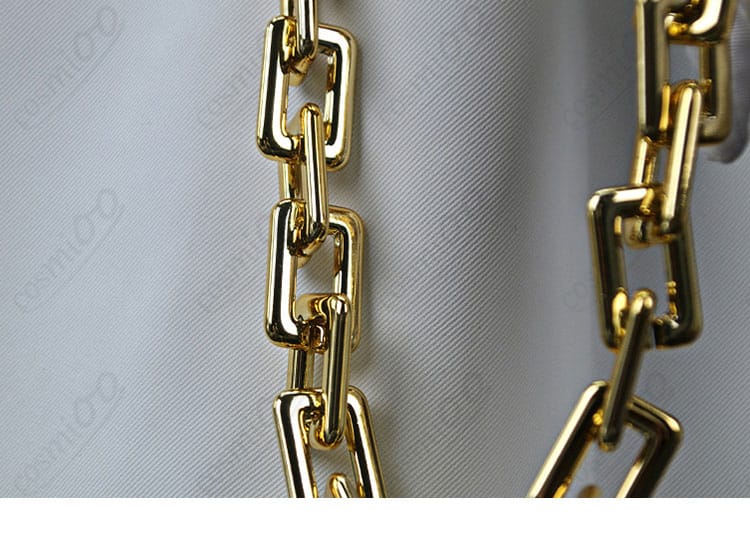 ソラ コスプレ衣装に使用されたチェーンのディテール