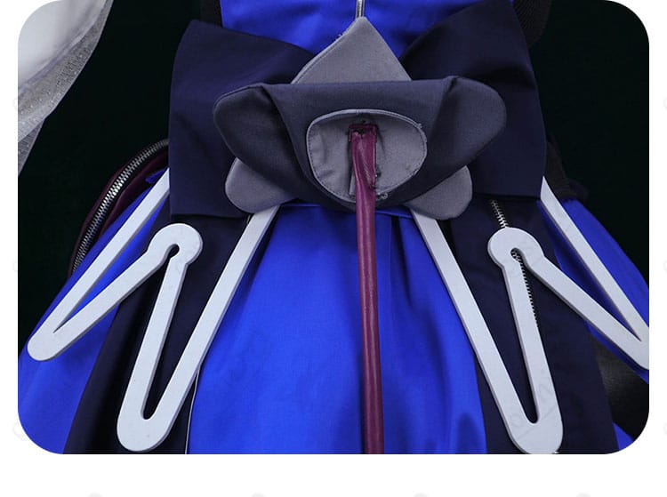 リーノ衣装の腰まわりに配置された装飾の詳細