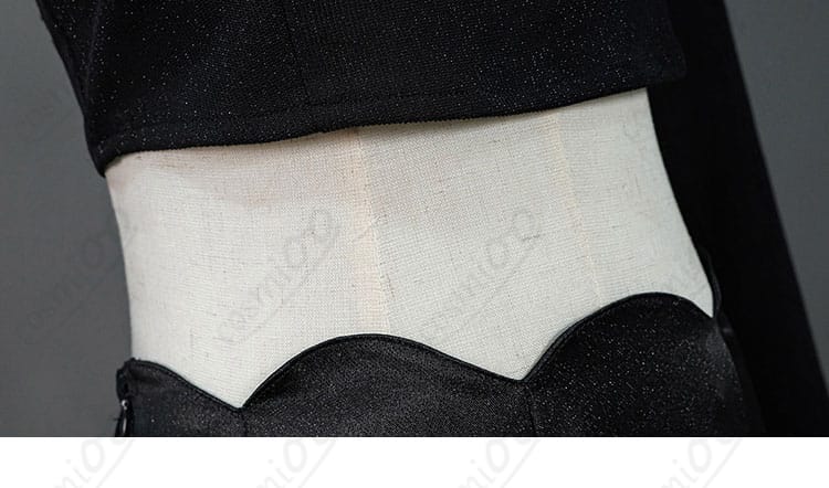 コヤンスカヤのサリー風衣装に施された服飾ディテール