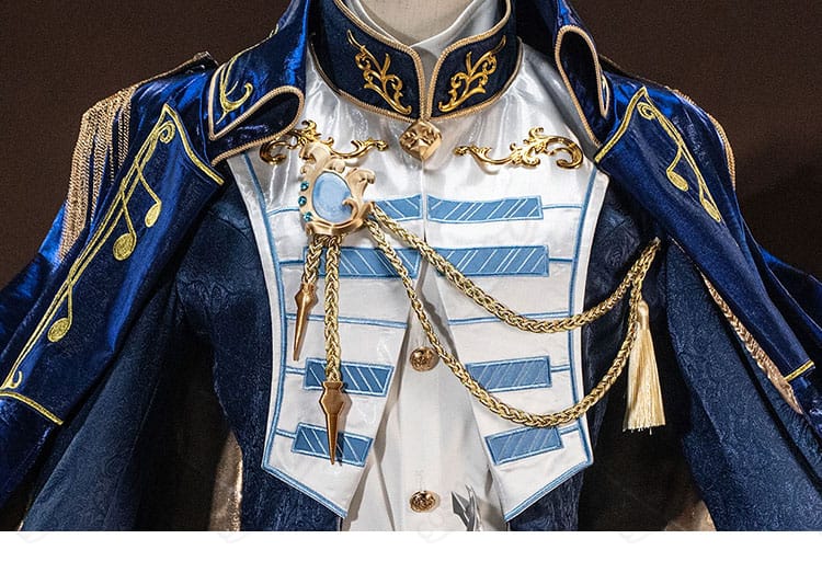 交響挽歌コスプレ衣装の襟元と胸飾りの装飾ディテール