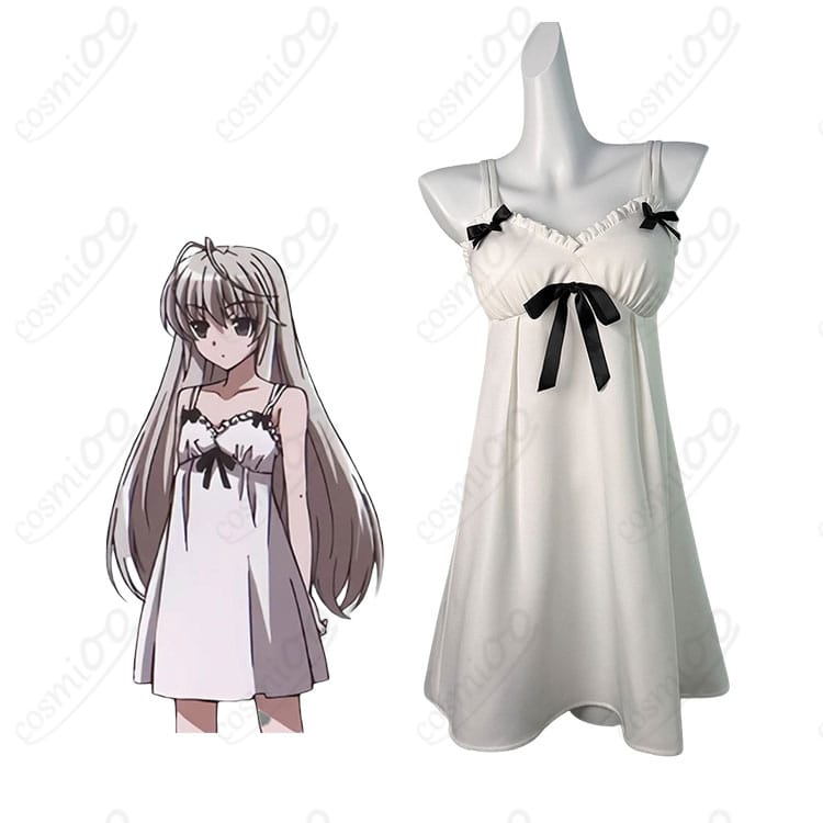 ヨスガノソラの春日野穹のキャラクター画像と白いネグリジェのコスプレ衣装