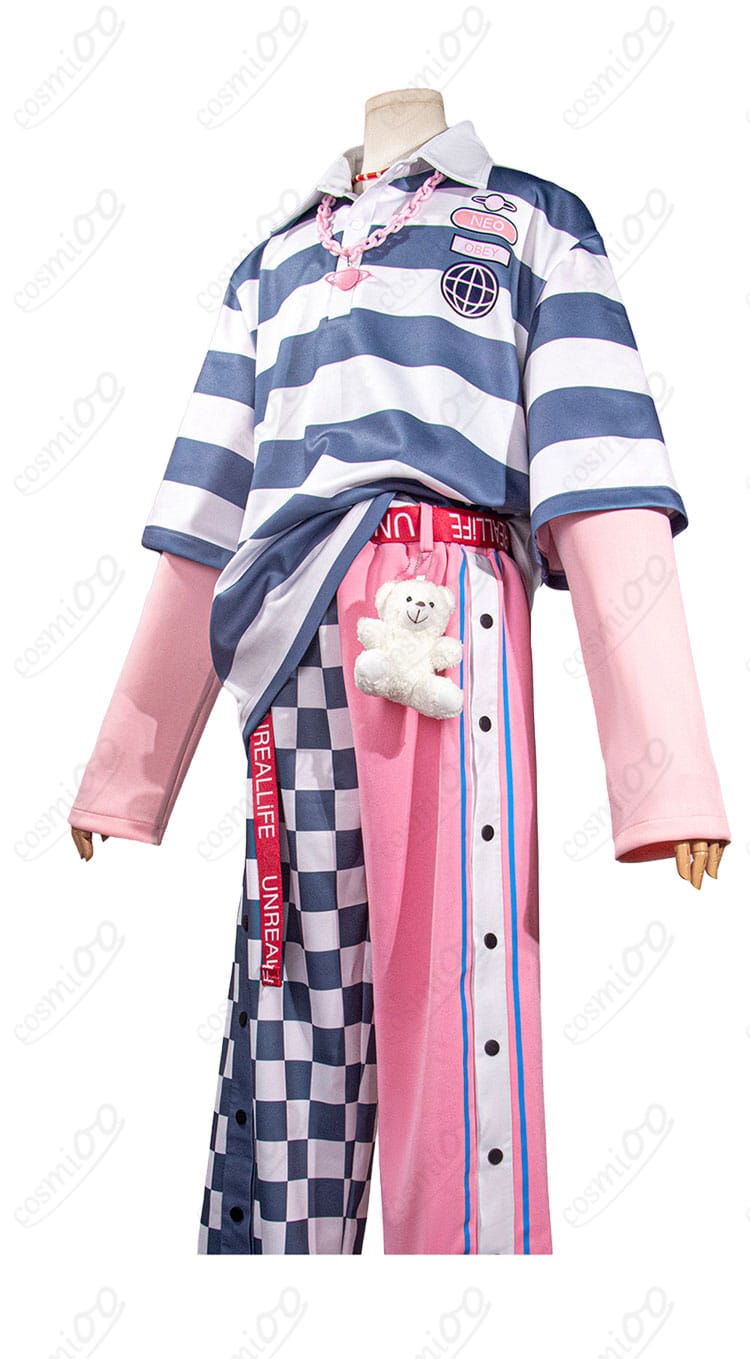 夜半子タろの私服コスプレ衣装を横から見たシルエット