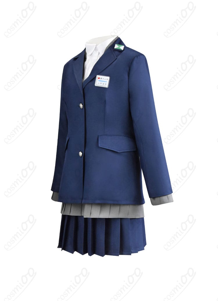 山田杏奈 コスプレ衣装 左側から見た衣装の詳細。衣装のシルエットと美しいラインが魅力。