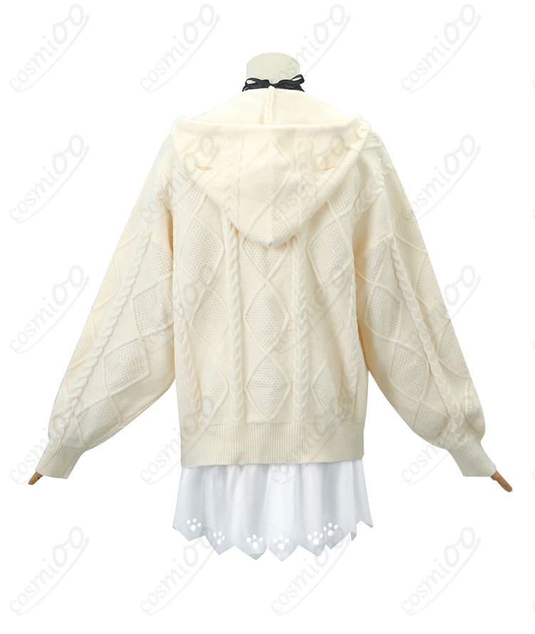 アイリス（IRyS）私服コスプレ衣装の背面ビュー。翼の装飾と全体的なデザインの美しさを強調。