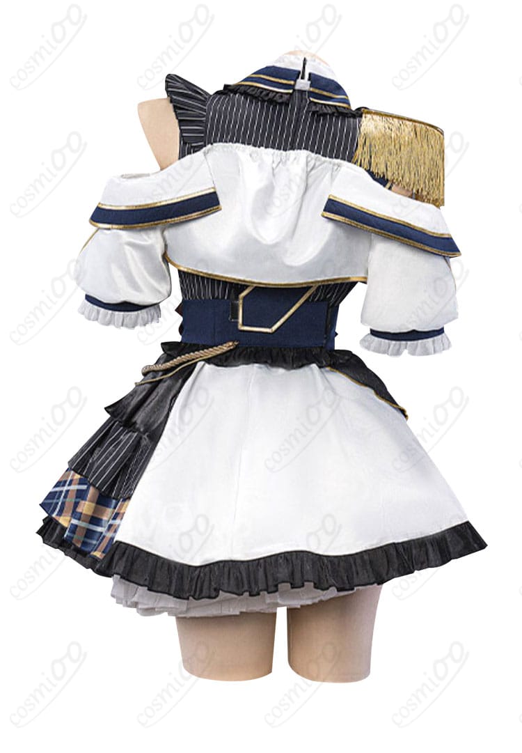 有馬かなのコスプレ衣装の背面。美しいラインとリアルな再現をチェック。