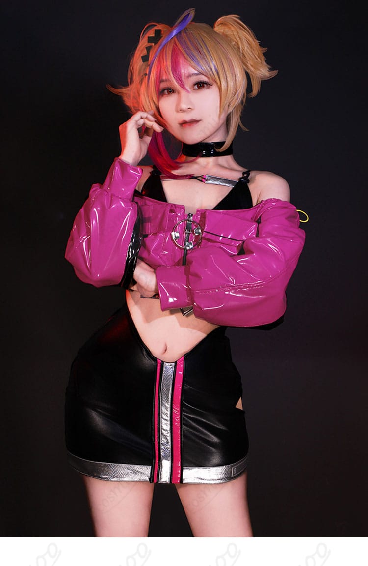 無期迷途 ニノ キャラクターコスプレを着た人物の写真。シンプルでありながら迫力のある衣装。
